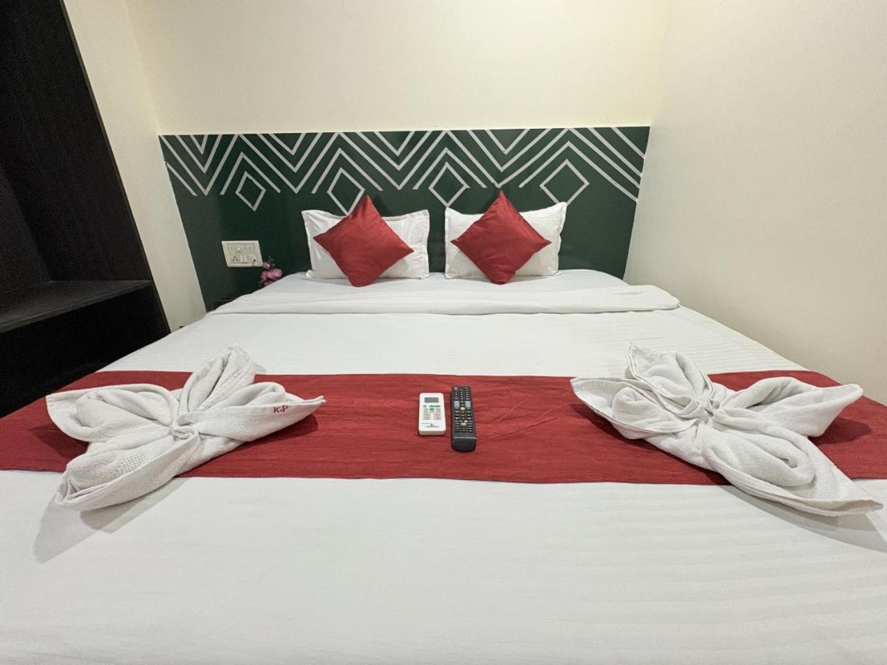 Hotel Kailash Park- Near International Airport Bombay Eksteriør billede