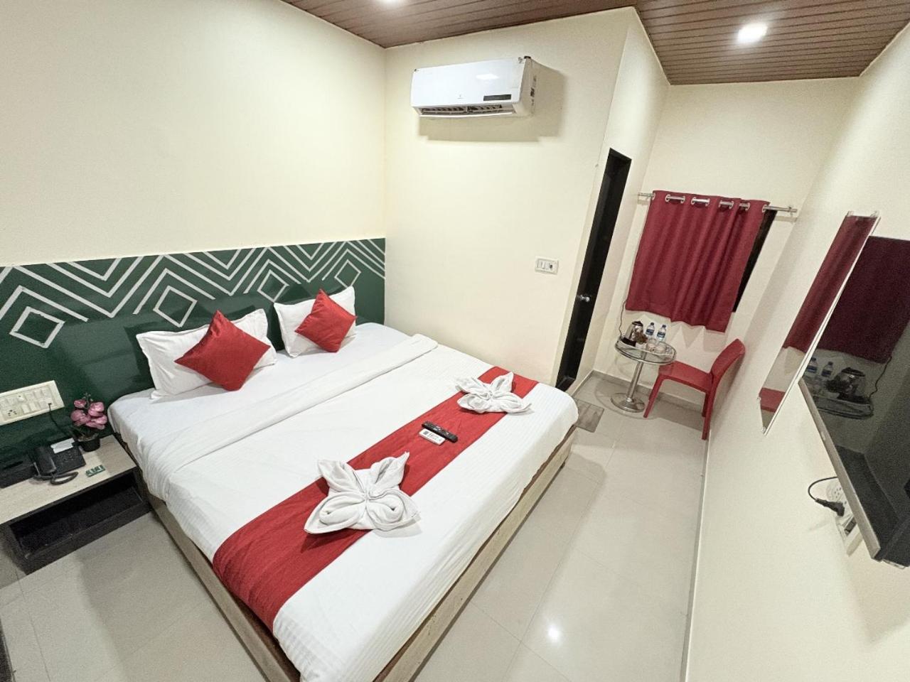 Hotel Kailash Park- Near International Airport Bombay Eksteriør billede